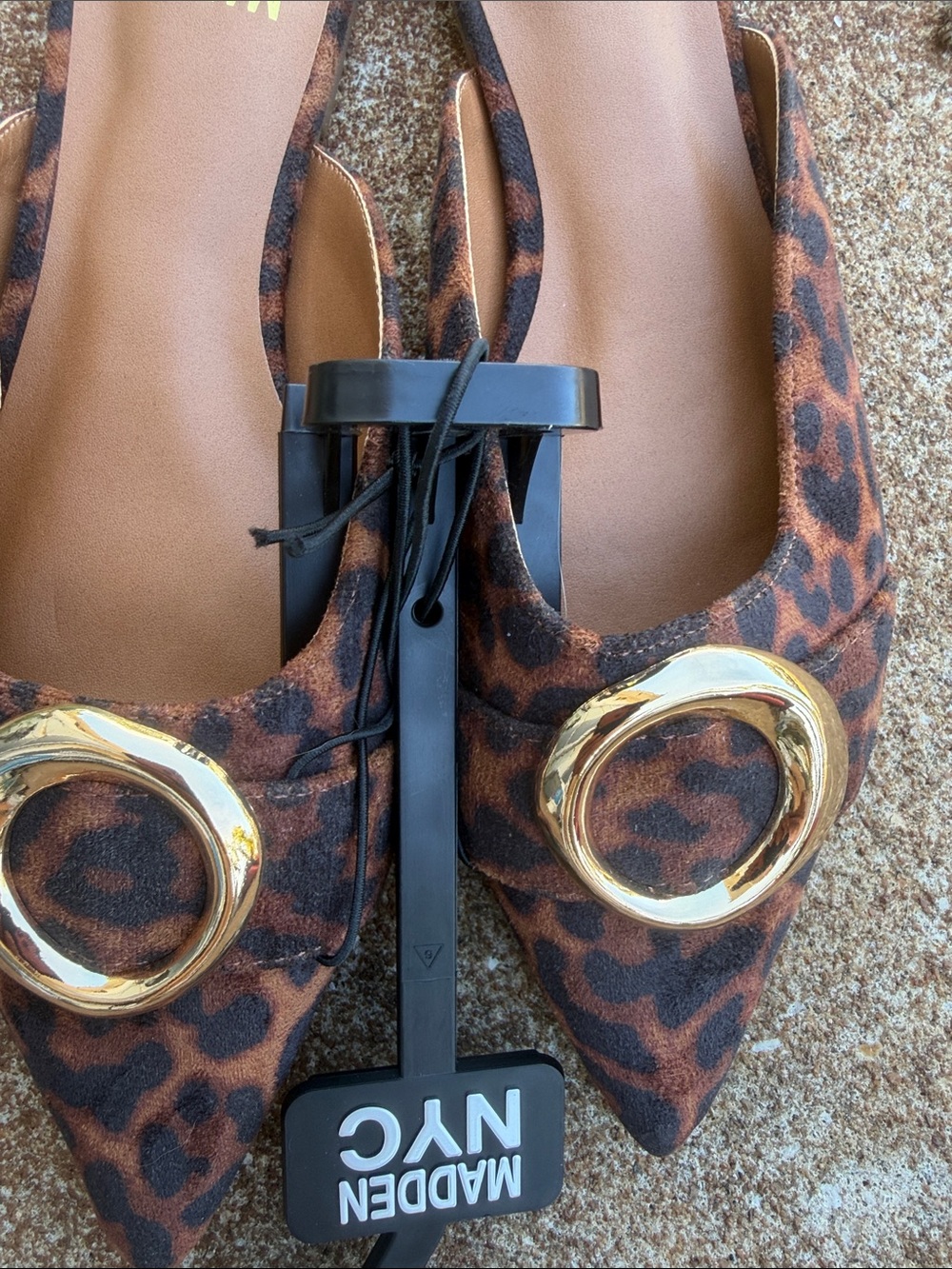 Madden NYC Leopard Print Pointed Toe Flats with Gold Ring. Size 6 NWT - Picture 3 of 7